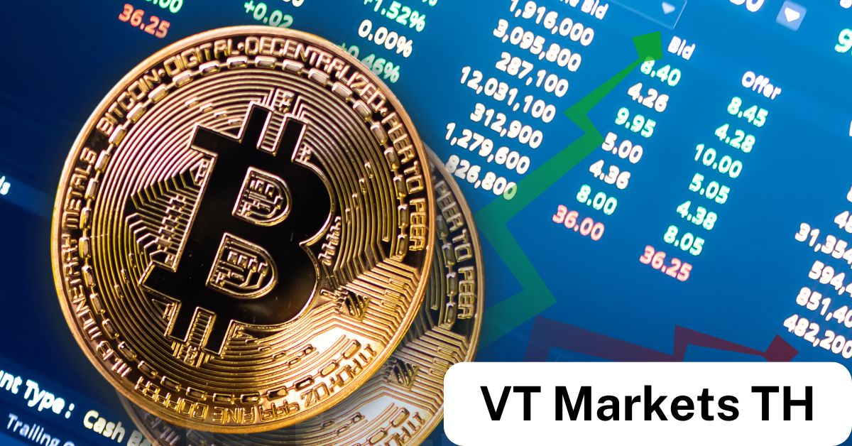 ภาพเหรียญ Bitcoin สีทองวางหน้าจอแสดงตัวเลขการเทรด แสดงถึงการลงทุนใน BTC ผ่านแพลตฟอร์ม VT Markets ประเทศไทย
